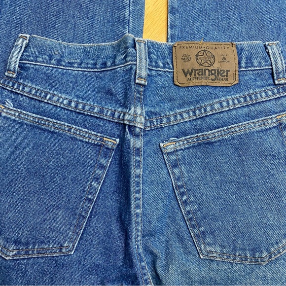 Vintage Wrangler Jeans in medium wash, great vintage condition - Picture 7 of 8